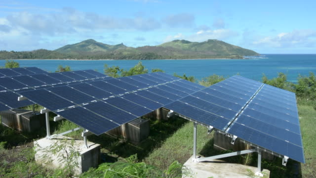 Solar-PV-Module-auf-abgelegener-Insel-auf-Fidschi.