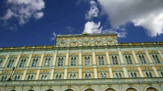 Gran-Palacio-del-Kremlin-en-un-día-soleado.-Kremlin-de-Moscú,-Rusia