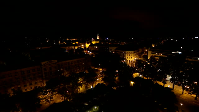 Herrlichen-Blick-auf-die-Architektur-der-Nacht-Zagreb-aus-dem-oberen,-Abend-Stadtbild