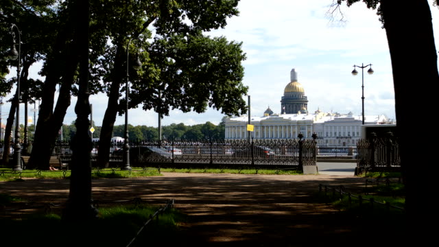 Rumyantsev-Park,-Isaac-Cathedral-and-car-traffic-in-the-summer---St.-Petersburg,-Russia