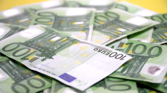 Hundert-Euro-drehen