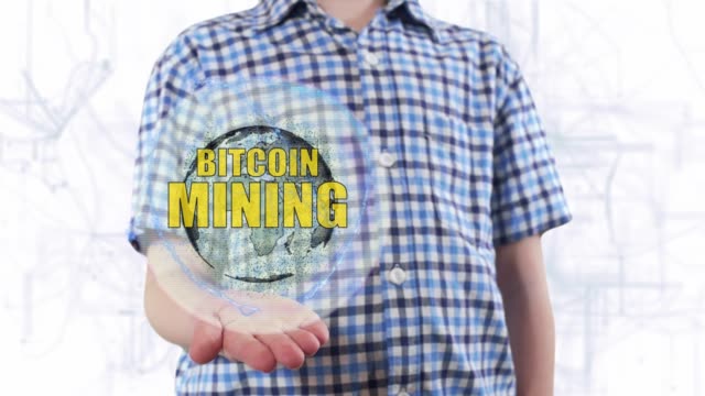 Junger-Mann-zeigt-ein-Hologramm-des-Planeten-Erde-und-Text-Mining-Bitcoin
