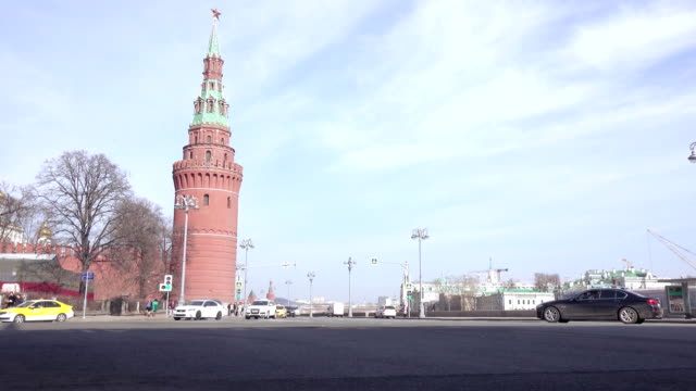 Traffic-of-cars-near-the-Kremlin