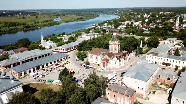 Luftaufnahme-der-Stadtlandschaft-von-Kasimov-auf-Oka-Fluß