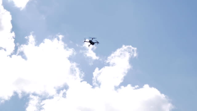 drone-flies-in-the-air