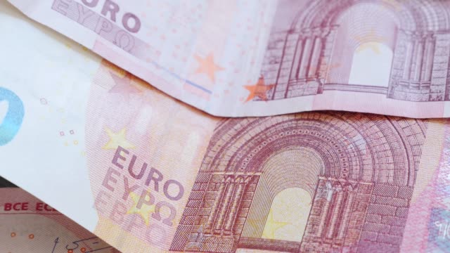 Europäischen-Währungsunion-union-Banknoten-angeordnet-langsam-kippen-4K