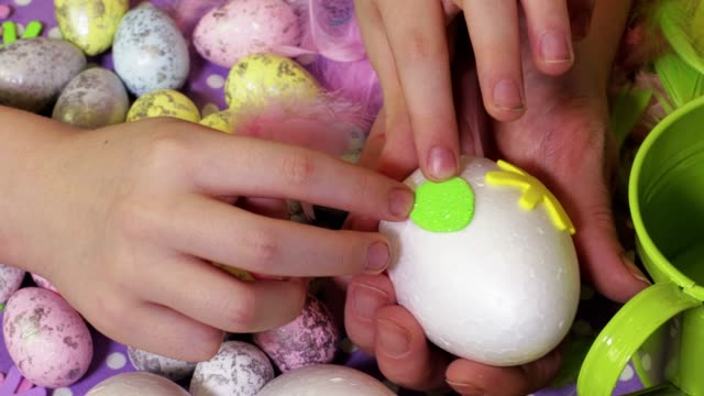Easter-decoration-egg-close-up
