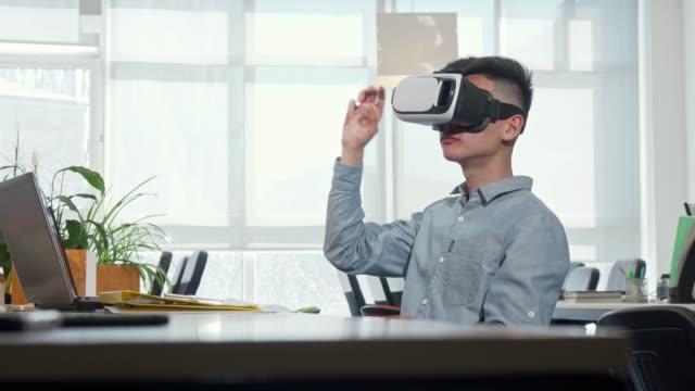 Young-businessman-using-3d-vr-glasses-at-work