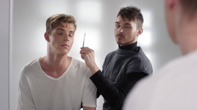 Male-Makeup-Model-Making-Selfie-in-Makeup-Studio