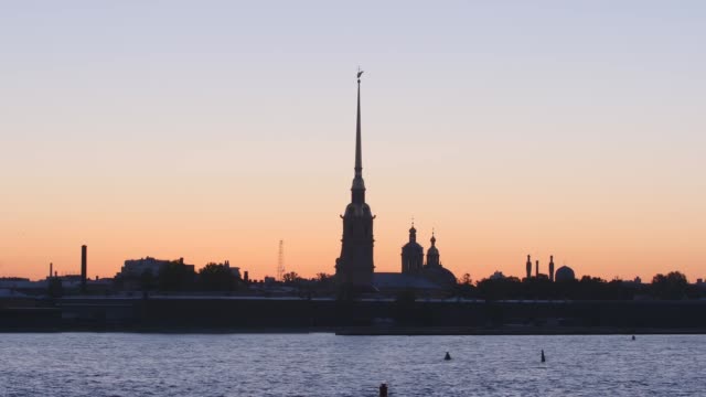 Silhouette-of-Peter-and-Paul-Fortress-in-the-sunset-sky---St.-Petersburg,-Russia