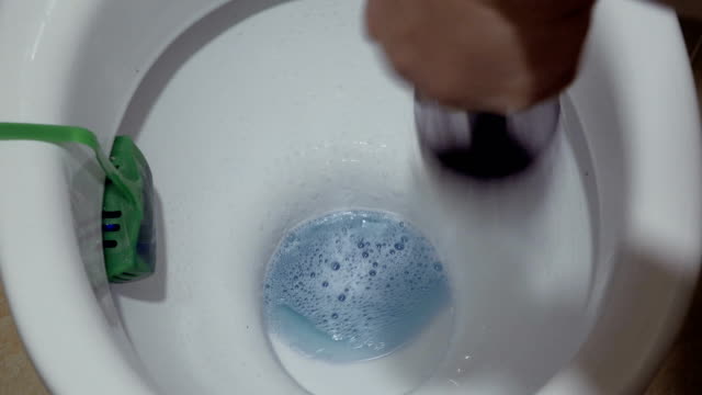 Baño.-Agua-de-Flushing-en-el-inodoro