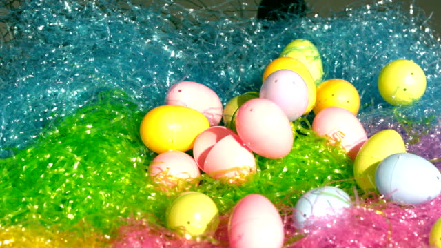 huevos-en-canasta-de-Pascua