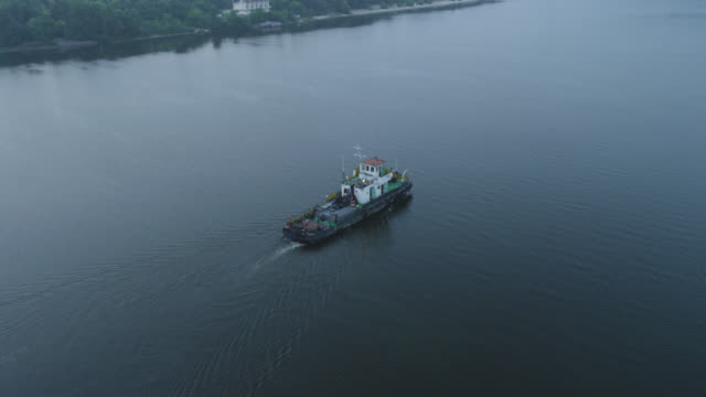 A-tugboat-on-the-Dnipro-river