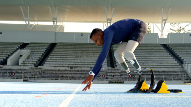 Menschen-mit-Behinderungen-sportlich-immer-bereit-für-das-Rennen-4k