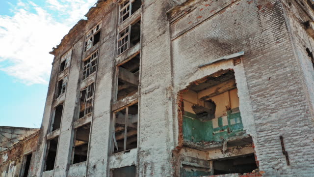 Antiguo-edificio-industrial-para-demolición.