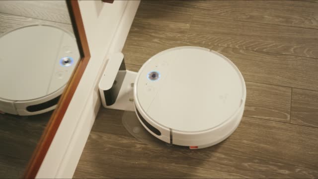 Robotic-vacuum-cleaner-settling-to-the-charging-station