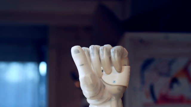 Robotic-hand-bending-fingers,-close-up.