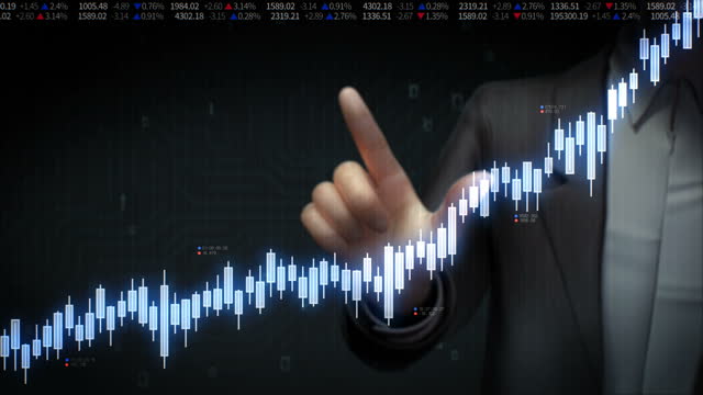 Geschäftsmann-berührt-Bildschirm,-verschiedene-animierte-Börsencharts-und-Grafiken.-blaue-sdigitale-Diagramm-zu-erhöhen.-4k-Animation.2.