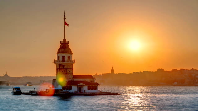 Maidens-tower-with-beautiful-sunset-timelapse-in-istanbul,-turkey,-kiz-kulesi-tower