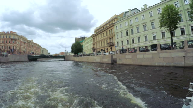 Kreuzung-Kanäle-in-St.-Petersburg