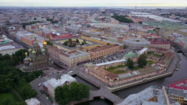 Rusia-de-noche-de-Salvador-de-San-Petersburgo-en-el-panorama-aéreo-de-sangre-derramada-paisaje-urbano-4k
