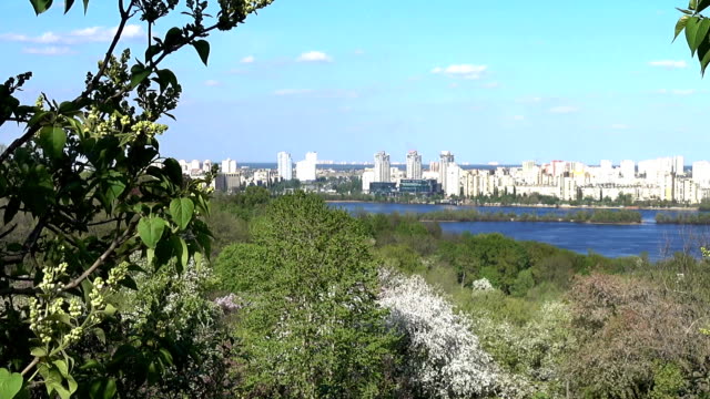 Blick-auf-das-linke-Ufer-des-Dnepr-und-Kiew