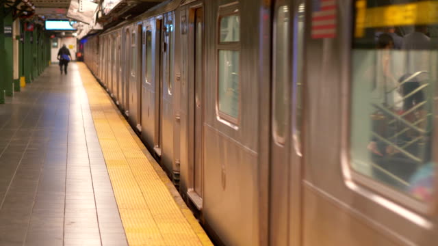 NYC-Subway-Train-entering-the-station-in-4K-Slow-motion-60fps