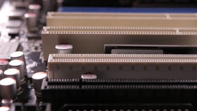 Makroansicht-der-PCI-E-Steckplätze-auf-der-Hauptplatine,-Schieberegler-Shooting
