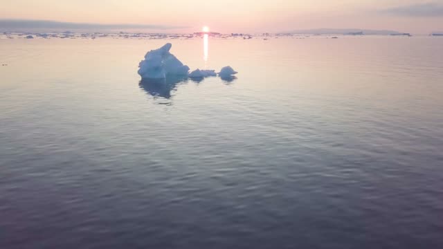 Icebergs-drone-aerial-video-top-view---Climate-Change-and-Global-Warming---Icebergs-from-melting-glacier-in-icefjord-in-Ilulissat,-Greenland.-Paisaje-de-hielo-ártico-en-Patrimonio-de-la-Humanidad-de-la-Unesco.