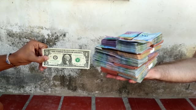 Das-Verhältnis-des-amerikanischen-Dollars-zu-venezolanischem-Geld-während-der-Wirtschaftskrise