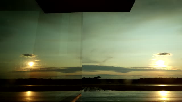 Take-off-of-a-plane-in-a-mirror-image-of-an-airport-window