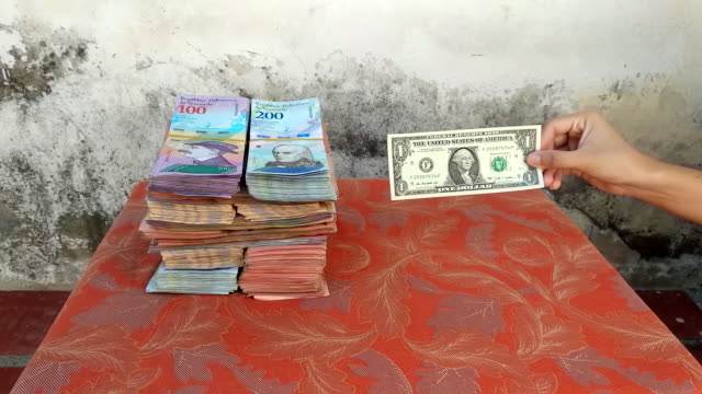 La-relación-del-dólar-estadounidense-con-el-dinero-venezolano-durante-la-crisis-económica