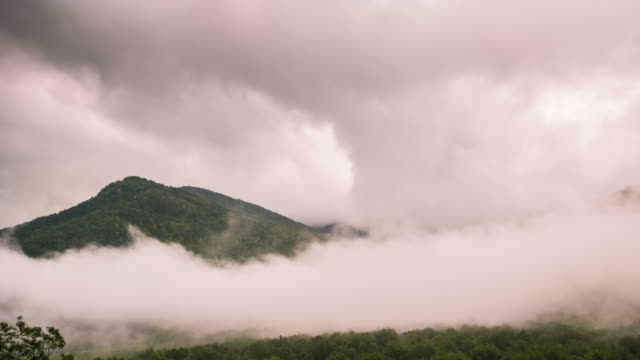 Lapso-de-tiempo-las-montañas-Great-Smoky-nublado
