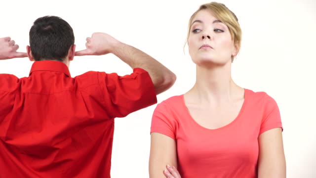 Couple-having-argument.-Man-and-woman-in-disagreement-4K