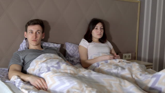 Difficulties-in-the-relationship.-Young-man-and-woman-swearing-in-bed