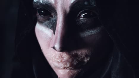 4k-Halloween-and-Horror-Woman-Alien-without-Mouth,-camera-moving