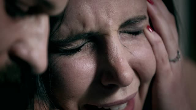 desperate-,sad-woman-cries-on-the-shoulder-of-her-boyfriend