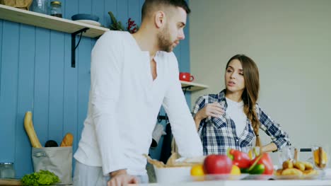 Young-couple-quarrels-in-the-kitchen-at-home