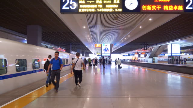 Zug-Bahnhof-Spur-Panorama-4k-China-Shanghai