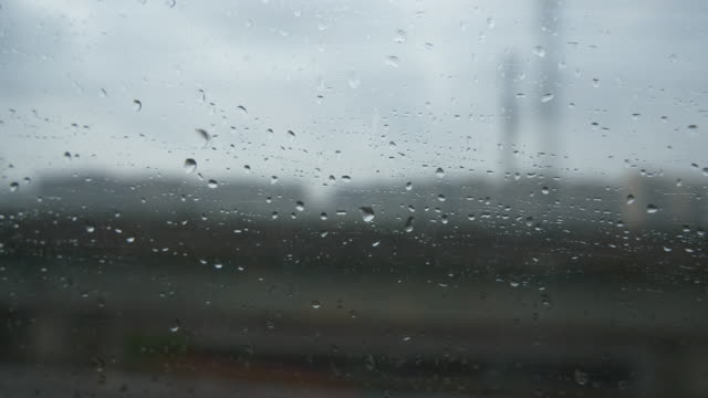 tren-de-ventana-mojada-paseo-pov-panorama-4k-china