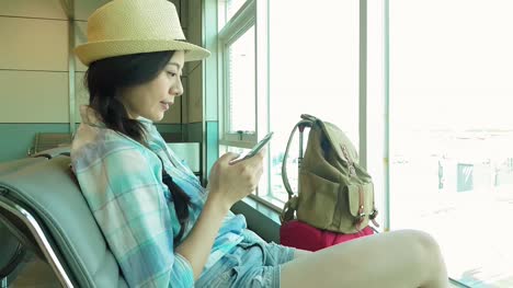 Airport-beautiful-woman-texting-message