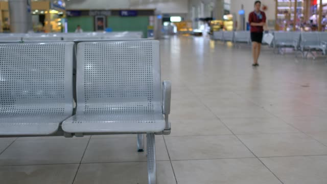 Niemand-auf-der-Warteliste-Stühle-Zone-im-Flughafen,-Busbahnhof