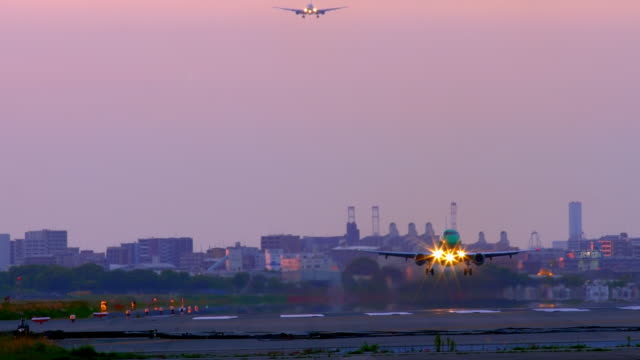 Jet-plane-taking-off-in-sunset