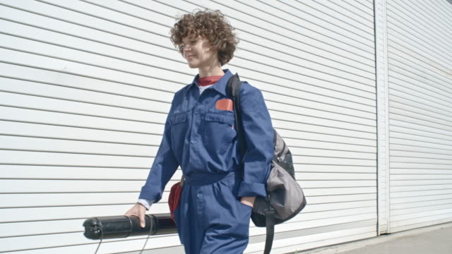 Female-Aircraft-Mechanic-Going-to-Work