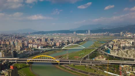 sonnigen-Tag-Taipei-Stadtbild-Fluss-Brücken-aerial-Panorama-4k-Zeitraffer-Taiwan