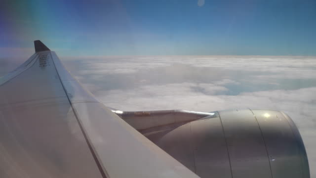sonnigen-Tag-fliegen-Flugzeug-Flügel-Passagier-Fenster-Ansicht-Panorama-4k-china
