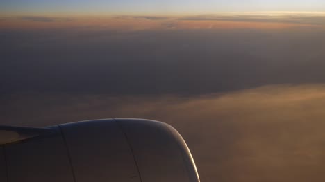 Sonnenuntergang-Flugzeug-Fenster-Sitz-mit-Blick-auf-China-Motor-4k