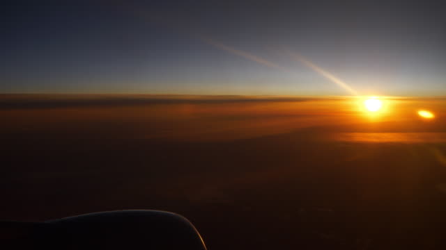 Sonnenuntergang-Sonne-Licht-Flugzeug-Fenster-Sitz-Ansicht-4k-china