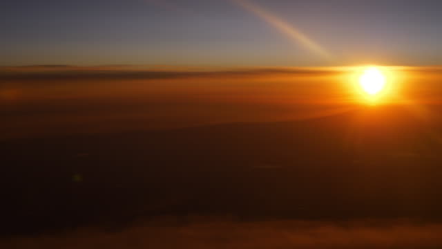 puesta-de-sol-sol-avión-ligero-ventana-vista-panorama-4k-china