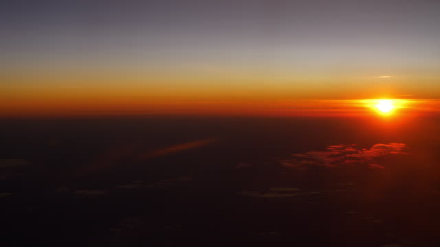 Sonnenuntergang-Sonne-Licht-Flugzeug-Fenster-Ansicht-Panorama-4k-china